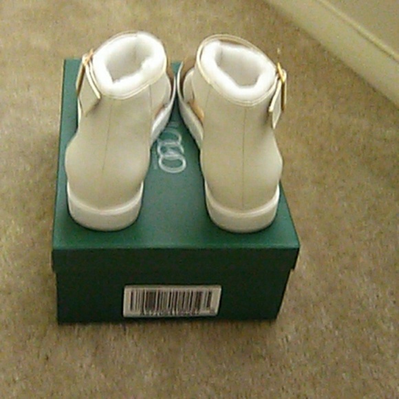 Sandals - Picture 2 of 4